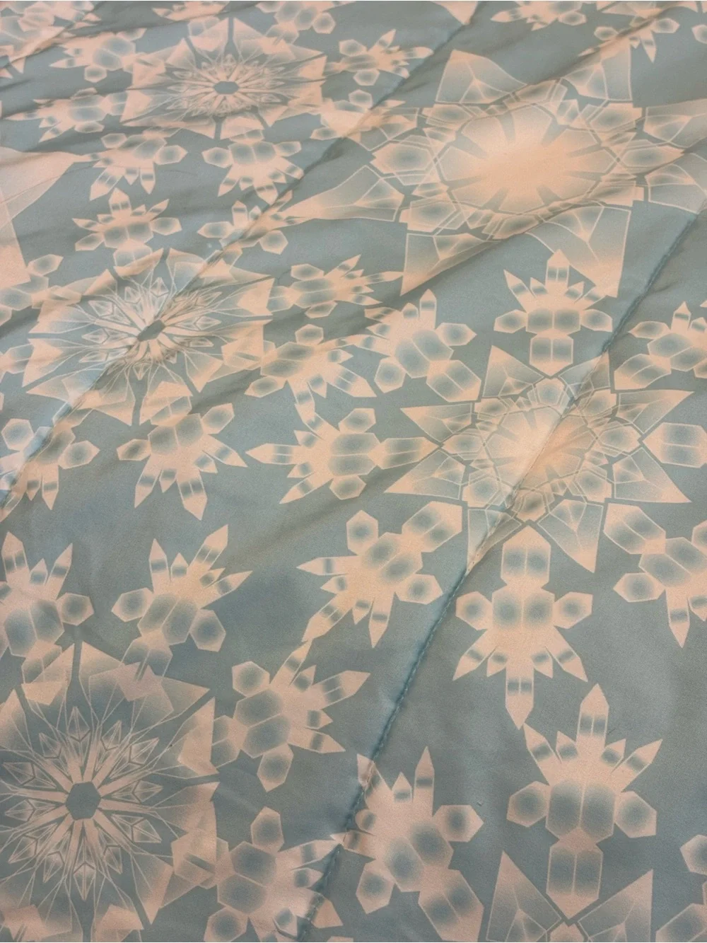 Disney Frozen 2 Comforter Queen Full Elsa Reversible Snowflake Pattern on Back